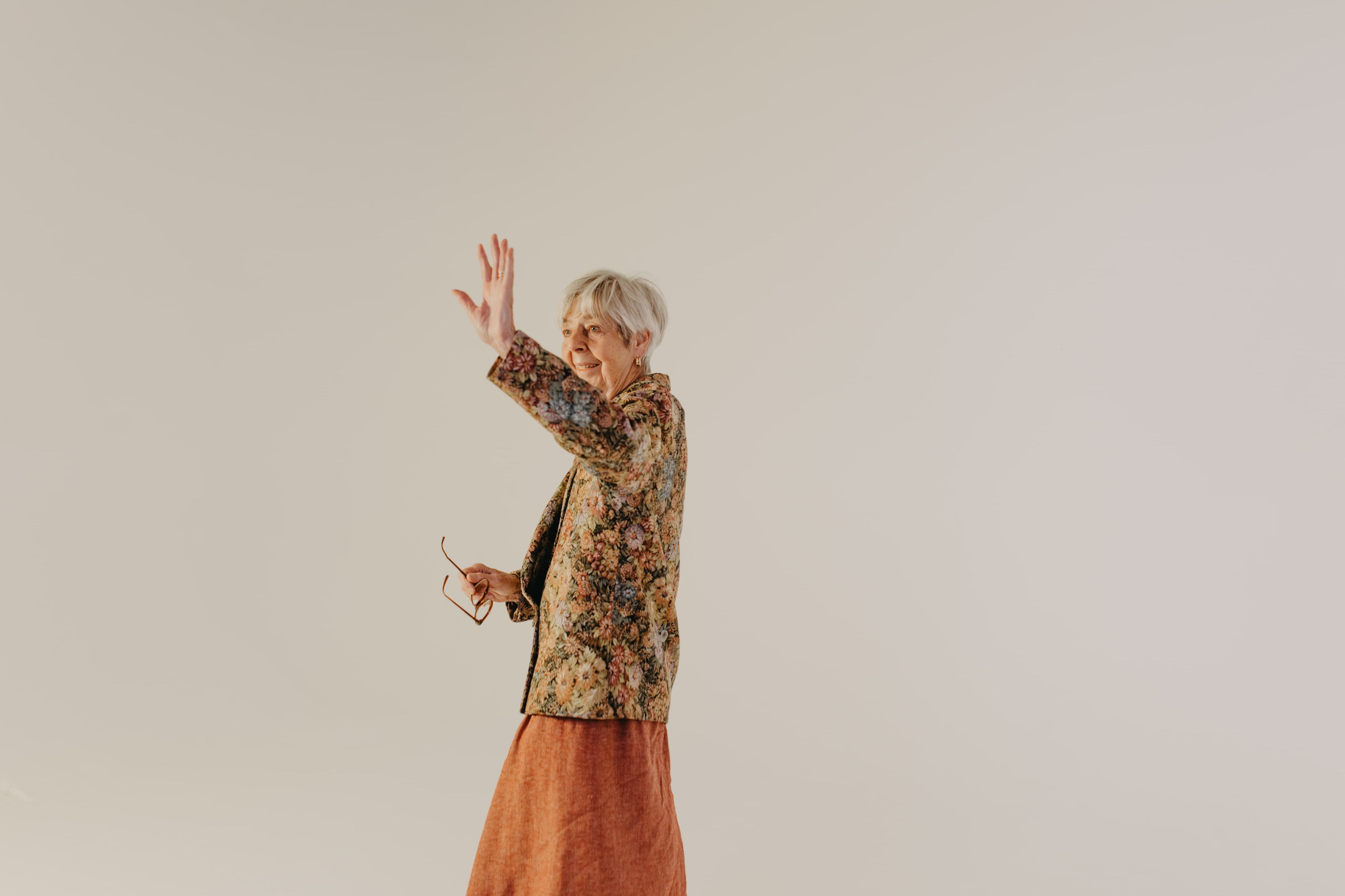 Découvrez la Box d'Automne de Colette Haute Culture, disponible à Bruxelles dès maintenant ! Explorez la scène culturelle bruxelloise avec des sorties multidisciplinaires : théâtre, danse, exposition, concert, cirque contemporain, musée et surprises. Cette box culturelle est bien plus qu'un simple coffret cadeau : elle constitue un véritable agenda culturel pour Bruxelles. Une idée cadeau originale à partager à deux ou pour tous les passionnés de culture en Belgique.